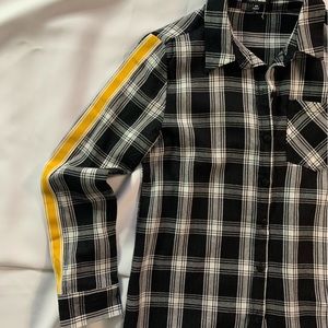 Fashion Nova Button-Down Plaid Shirt size Small